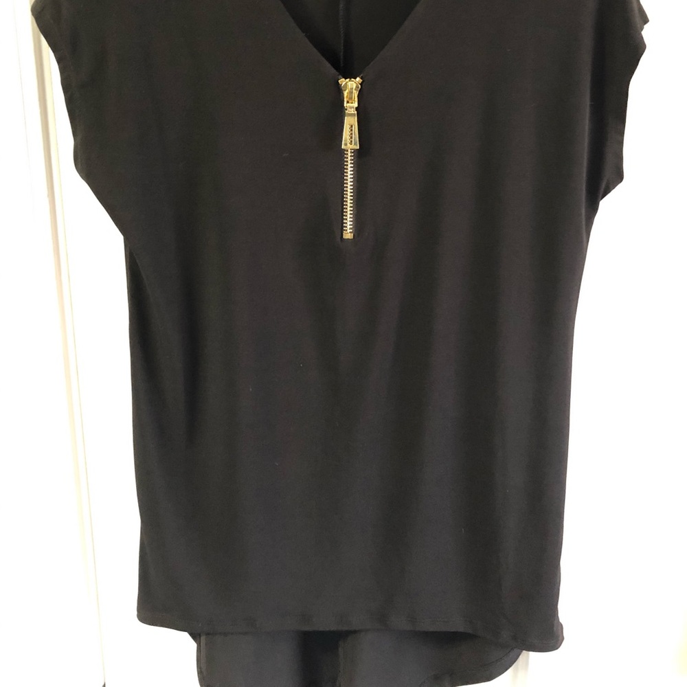 Black Chic Cap Sleeve Top Gold Zipper Size S